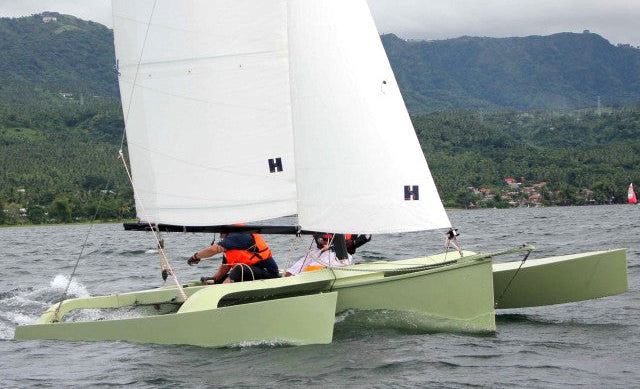 W17 Trimaran, designed by Mike Waters, driving through the chop.