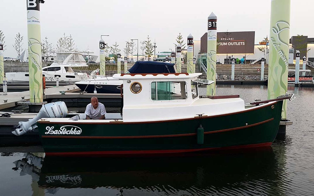 Dipper 19 with twin outboards, docked.