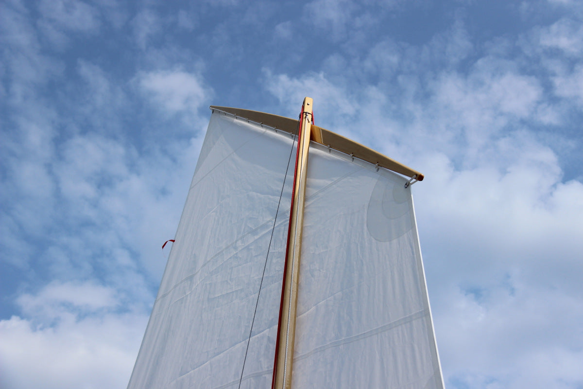 Sail and spars of the Faering Cruiser.