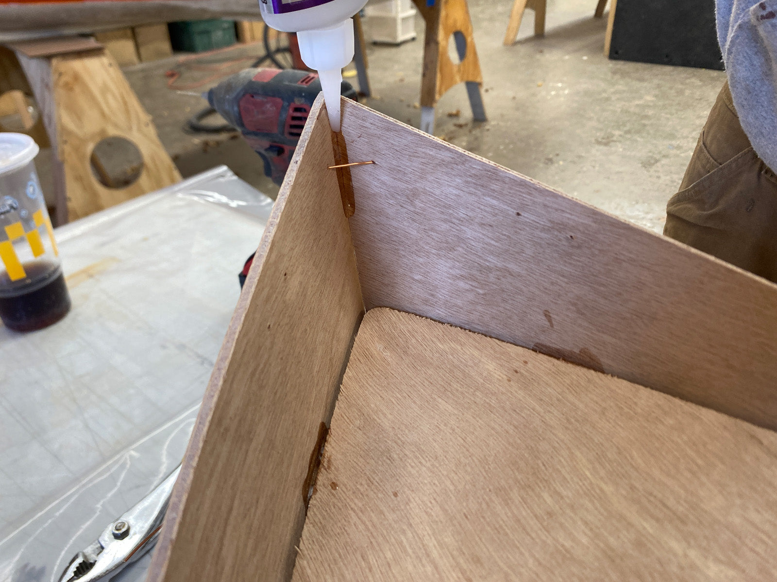Bonding the foredeck of the Rug Runner kit to the hull panels with CA Glue.
